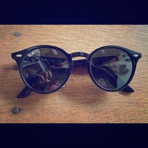 Ray Ban RB2180 Round